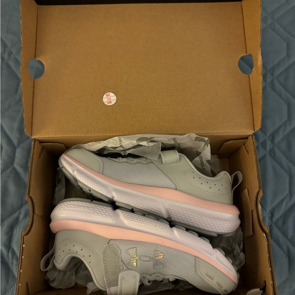Under Armour Assert Velcro sneakers. NWT in original box. Never worn. - Picture 2 of 5